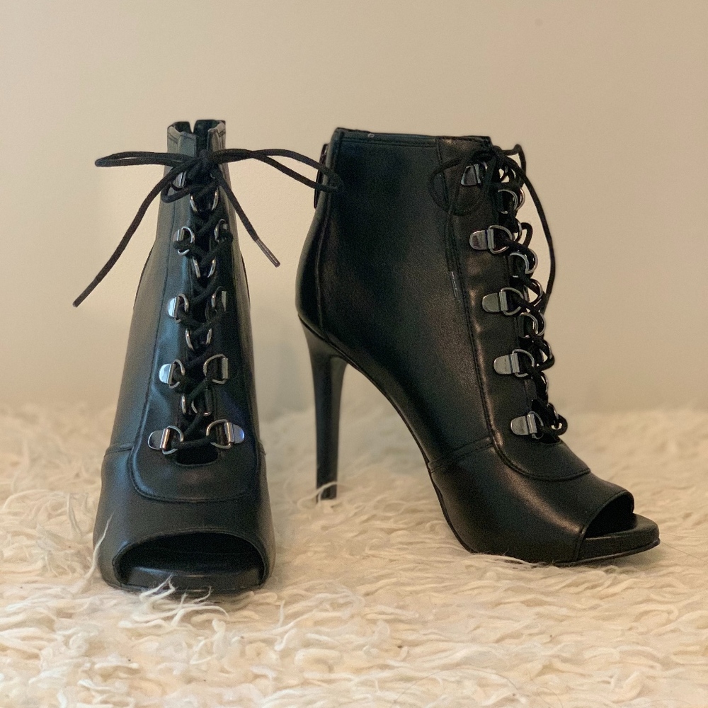 BRAND NEW Guess Alysa Peep Toe Lace Booties- Black